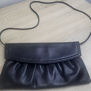 Black clutch. No name‎ brand.